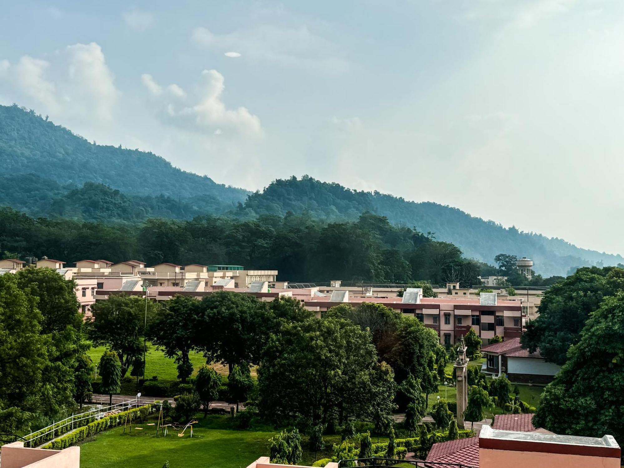 Hotel Nirvana Bliss, Behind Parmarth Niketan Rishikesh Luaran gambar